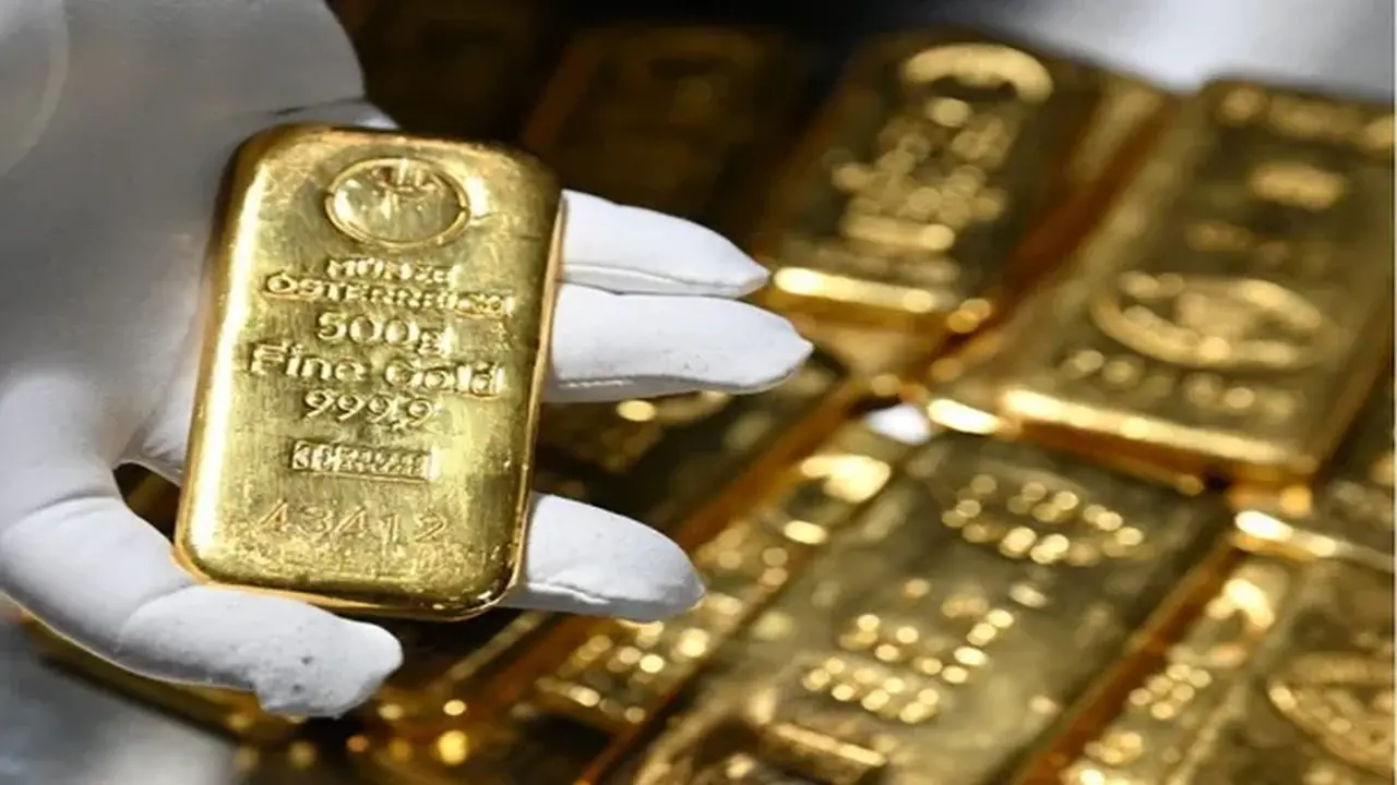 تحرك مفاجئ في أسعار الذهب عالمياً مع بداية تعاملات يوم الاثنين